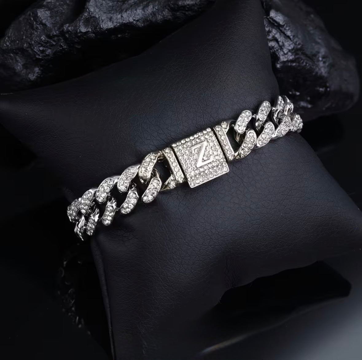 Custom braclet 1 letter