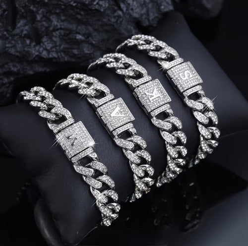 Custom braclet 1 letter